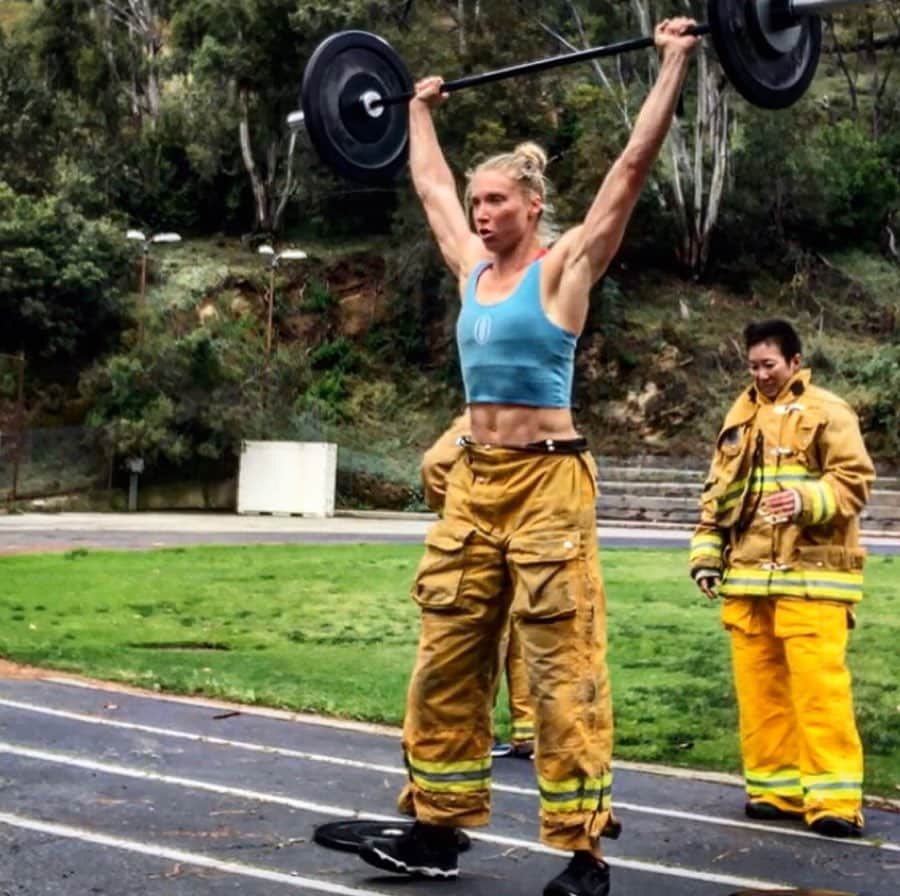 カーリー・ウォパットさんのインスタグラム写真 - (カーリー・ウォパットInstagram)「Keep building.  Get up and go. Take the risk, take the gamble, take the first step. Take action. And don’t let another day slip by.  Missing my people.  @iamjessicaphy @fitfire_4 @fitfirefemale  #keepbuilding #takeaction #firefighterworkouts #firefighterfit #strengthtraining #firefighterfitness #femalefirefighter #fitforduty #workingfire #health #training #trainlikeyourlifedependsonit #teamwork #crossfit #motivation #fitfirefemale」3月27日 1時42分 - carlywopat