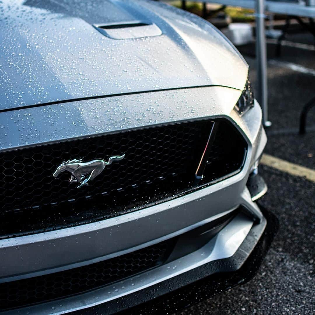 Fordさんのインスタグラム写真 - (FordInstagram)「Together, we can weather the storm.​ . Owner: @that1320chick . Aftermarket accessories shown. . #Ford #FordMustang」3月27日 1時59分 - ford