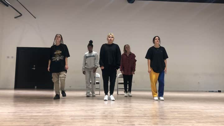 ヘイリー・キヨコのインスタグラム：「us dancing all around the world after my IG LIVE TODAY AT 12:30 pm PST. Different song. New choreo. Taught by my choreographer @anzeskrube ! Who’s ready?? (P.s this is an old video!!)」