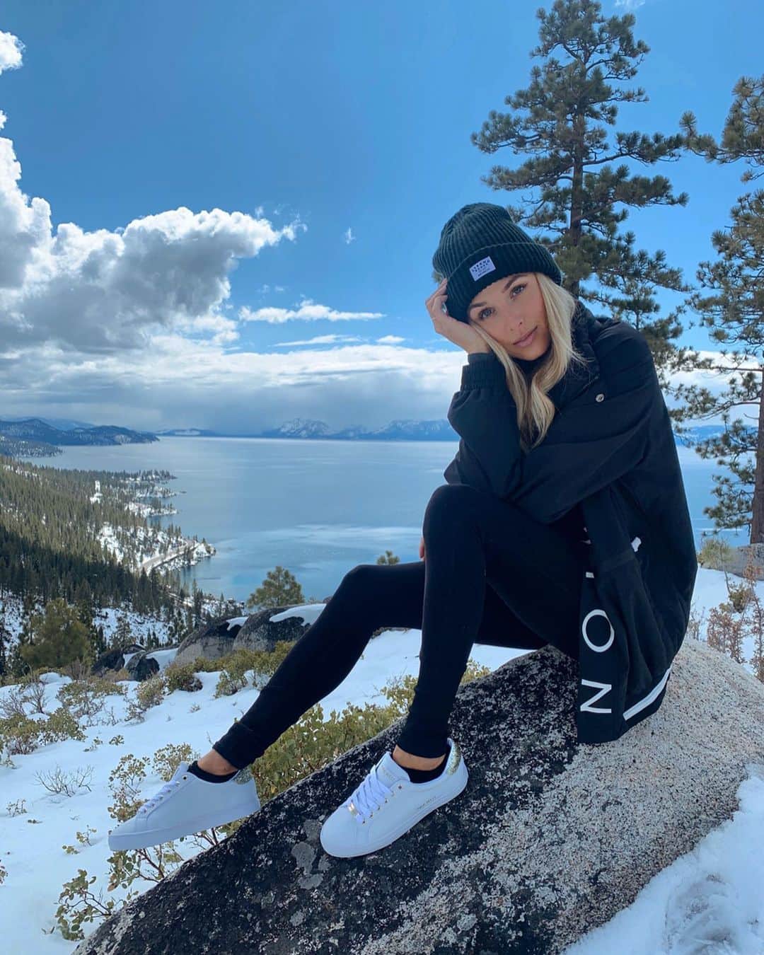 Daniella Graceさんのインスタグラム写真 - (Daniella GraceInstagram)「Never taking simple things like a daily hike for granted again..🙏🏽 🤍 wearing @ninewest Use my code: Daniella15 - to receive 15% off you’re entire order online #ninewest ❄️」3月27日 2時52分 - daniellagrace