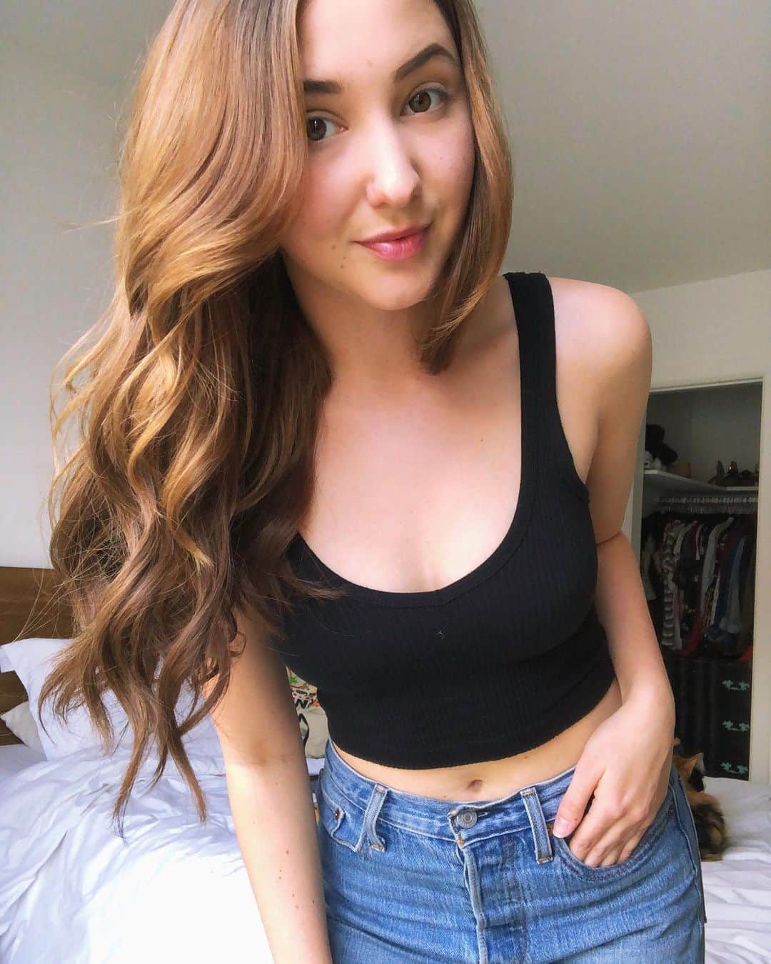 のインスタグラム：「I ate one sugar bear hair gummy and woke up like this, no lie.」