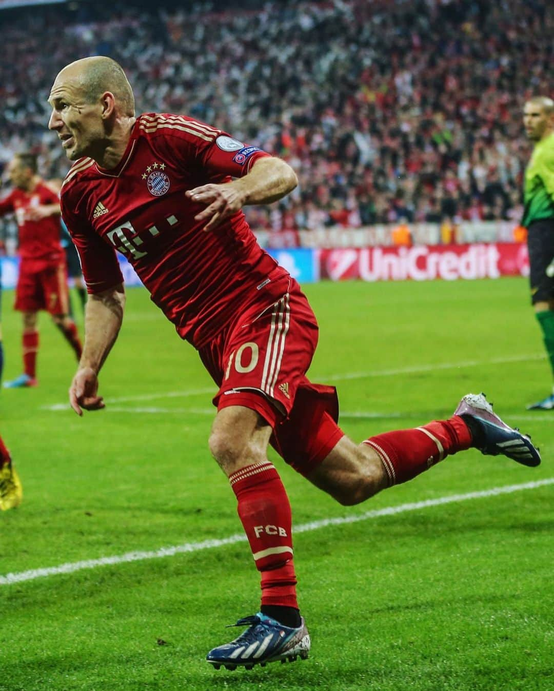 バイエルン・ミュンヘンさんのインスタグラム写真 - (バイエルン・ミュンヘンInstagram)「#Throwback to a perfect @championsleague-night against Barcelona! 😍🔥 ____ #MiaSanMia #FCBayern #packmas #ChampionsLeague #football #Fußball #TBT #ThrowbackThursday」3月27日 4時07分 - fcbayern