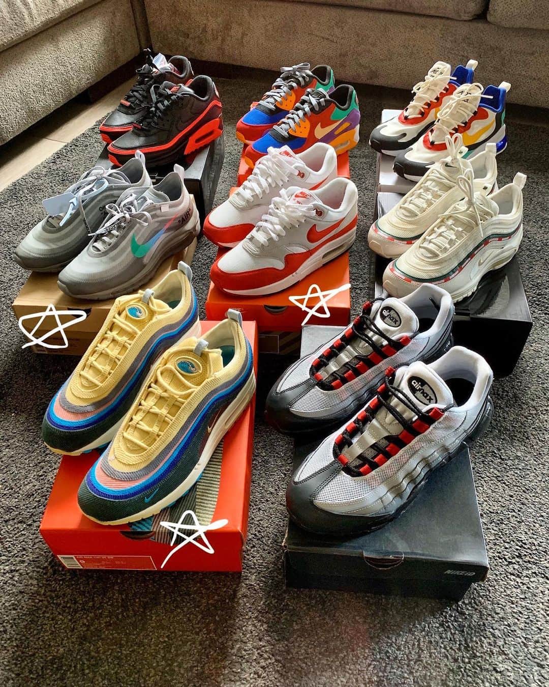 ダショーン・ジョーダンのインスタグラム：「Here’s a couple of my favorite Air Maxes but my top 3 have a star by them 💫  @theotisbeasley @robertneal_  @yutohorigome Let’s see what y’all rocking with?! 👀  #nikelosangeles  #AirMaxDay」
