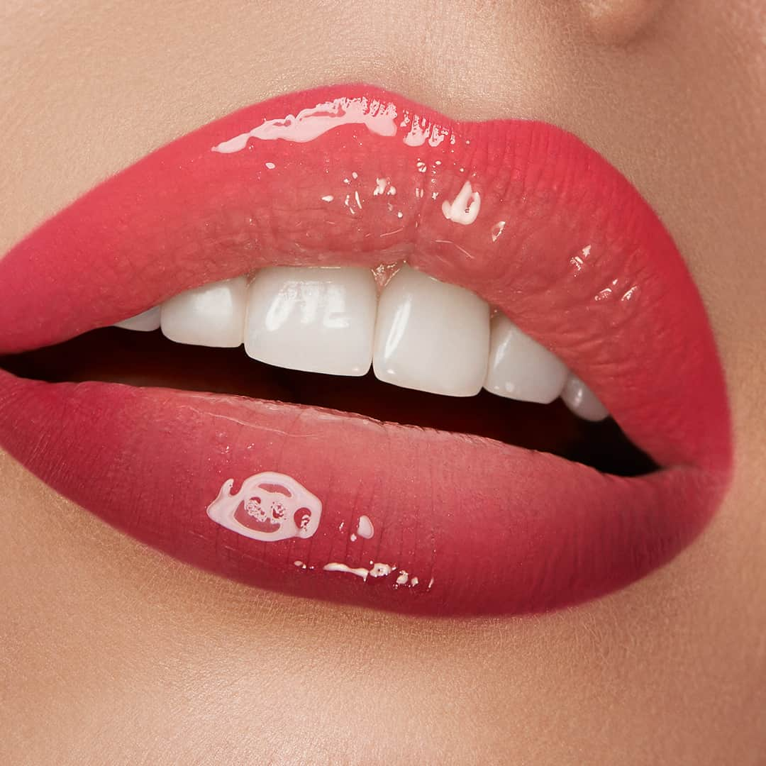 KIKO MILANOさんのインスタグラム写真 - (KIKO MILANOInstagram)「Berry glossy 🍓 Who’s loving the shine on this #liplook? 🙌  Unlimited Double Touch 112-116-119-108 - 3d Hydra Lipgloss 01」3月27日 4時30分 - kikomilano