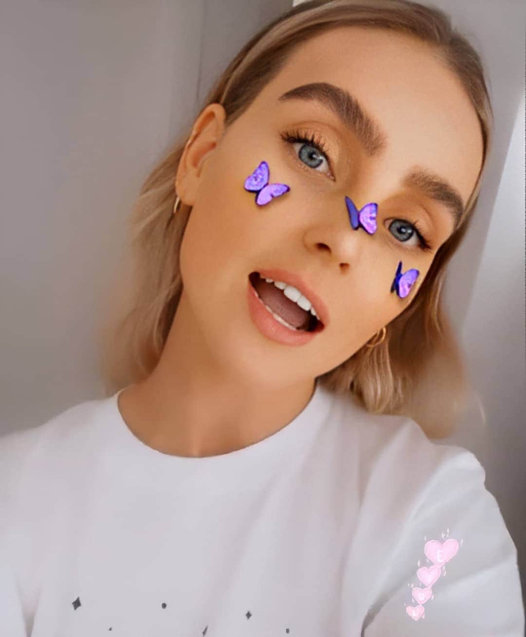 ジェイド・サールウォールのインスタグラム：「Look at my girl @perrieedwards ❤」