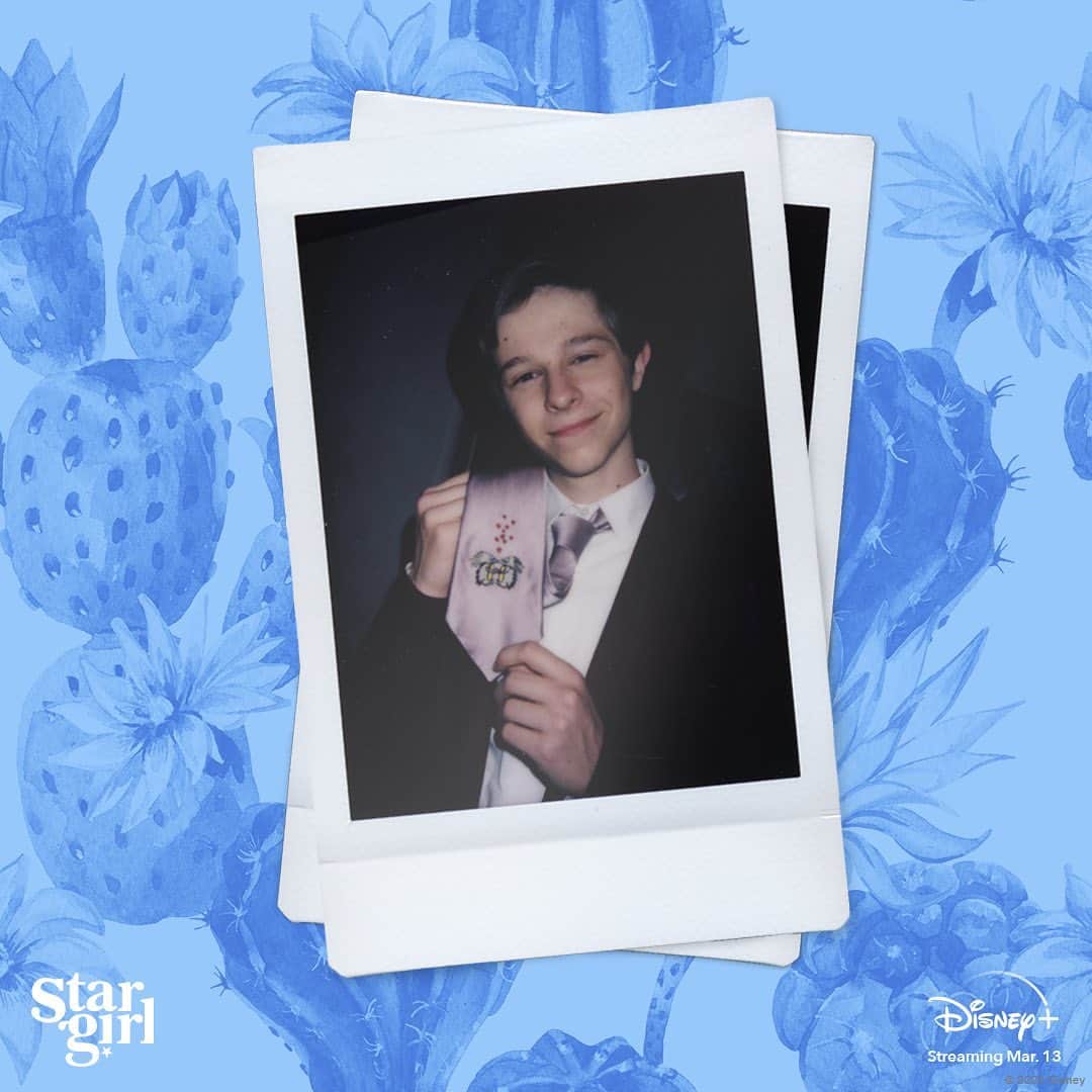 飯端美樹のインスタグラム：「Leo and his porcupine tie. Name a more iconic duo 💫 @Stargirl is now streaming on #DisneyPlus.」