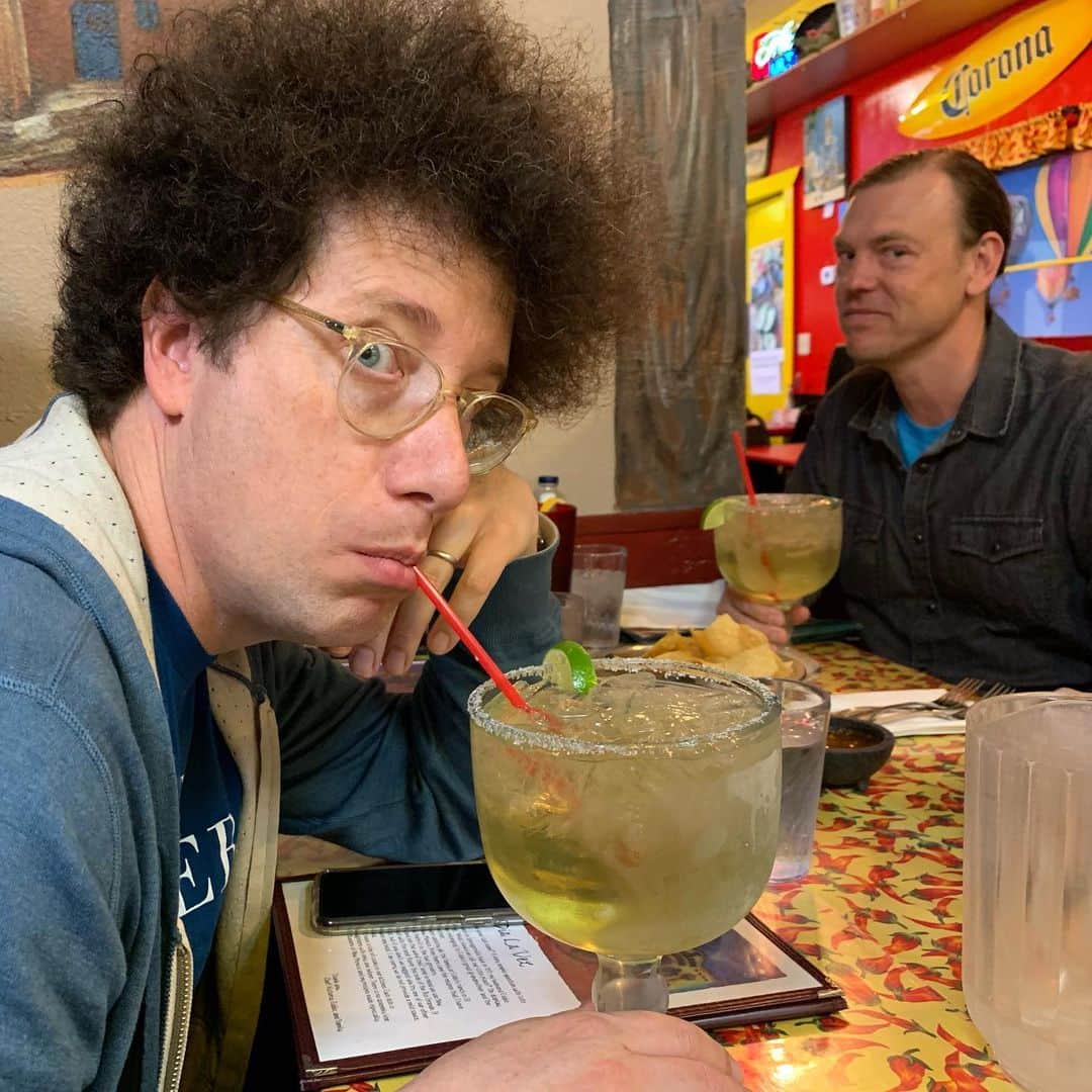 Jimmy Eat Worldさんのインスタグラム写真 - (Jimmy Eat WorldInstagram)「Our bro with the dopest fro. The man who helped us to make our sickest albums. We love you Justin. Happy Birthday JMJ!! Let’s Group FaceTime later. ❤️🥃😷🎂」3月27日 6時59分 - jimmyeatworld