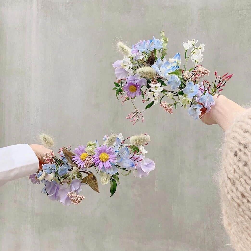 MERYさんのインスタグラム写真 - (MERYInstagram)「. お友達と一緒に花冠を作ってお花の季節を楽しみましょう！ 「Marron Papier_jp @marronpapier_jp 」では、お花教室があり花冠を作ることができます。作ったあとは、写真を撮って思い出に残しておきましょう。 . MERYでは他にも「かわいい」に近づくさまざまな情報を発信しています。 @mery.beauty コスメ・美容に特化した情報をお届け♡ @mery_spot 話題のカフェやお出かけスポットをご紹介！ こちらもぜひチェックしてみてください！ . photo by @har_326 . #MERY #regram #flower #spring #marronpapier #フラワー #アレンジ #フラワーアレンジメント #花かんむり #はなかんむり #ハンドメイド #花冠手作り #ヘアアレンジ #花冠ヘア #フラワーレッスン #花のある暮らし #花のある生活 #花屋 #フラワーショップ #代々木上原 #思い出作り #お花教室 #生花 #花 #花冠 #お洒落 #お洒落さんと繋がりたい #MERY女子 #メリー」3月27日 8時00分 - mery.jp