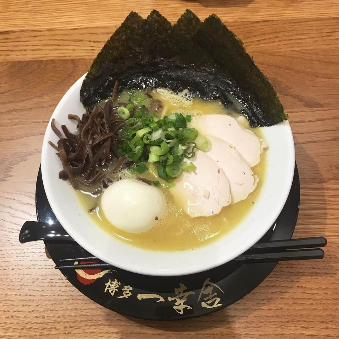 瀬稀ゆりとさんのインスタグラム写真 - (瀬稀ゆりとInstagram)「My favorite chicken ramen🍜 I wanna go eat this.😢😢😢 . #toronto #stayhome #ramen #japanesefood #ikkosha . . 先日の投稿には沢山のメッセージありがとうございました。日本でも東京などで外出自粛が始まりますね。どうか皆さまお身体ご自愛ください😷. . #外出自粛 #stayhealthy #staysafe」3月27日 8時42分 - yurito.seki