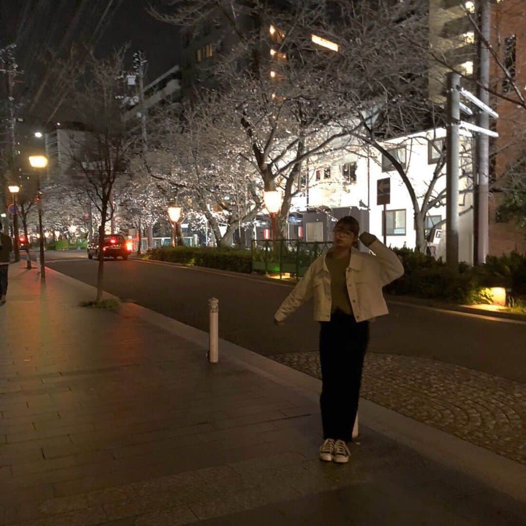 田崎さくらさんのインスタグラム写真 - (田崎さくらInstagram)「・﻿ ﻿ ﻿ 桜と撮りたかったんだけどな😕﻿ ﻿ ﻿ ﻿ ﻿ ﻿ #桜#夜桜#さくら#🌸﻿ ﻿#全然咲いてない」3月27日 19時34分 - sakura_tazaki