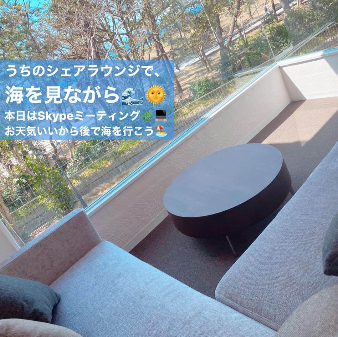 Hiroe Hiranoさんのインスタグラム写真 - (Hiroe HiranoInstagram)「朝からグルテンフリークッキー作り🍪﻿ 回数重ねるとコツが分かってくるよ☺️﻿ ナッツやカカオチョコ🍫たっぷり。﻿ 挽き立てコーヒーと共に☕️﻿ ﻿ 葉山ライフでは。﻿ 毎日キッチンに立ち料理を🌟﻿ 無心になれるし、なぜか頭がスカッとする😂　﻿ ﻿ 魚の味噌漬けや、﻿ 野菜たっぷりガパオライスにハマり中。﻿ たまに、ナチュラルビーフも🥩﻿ ﻿ 基本は、野菜と発酵料理✨﻿ 身体は食べたものから創られる。﻿ ﻿ 贅沢なひと時は、たまにで良い。﻿ むしろ毎日同じもの食べられるタイプ😂﻿ 基本、非常にシンプルな人間なので。﻿ ﻿ 調味料や素材には少しこだわりがあるけど、﻿ 必要のないものを基本取り入れないようにしてる。 保存食も作ってるよ✨﻿ そして、畑を作ろうと計画中。 ﻿ 世界のニュースを毎日見てるけど、﻿ 日本のメディアとの違いに驚く。﻿ 我が家にかれこれ10年テレビがないので、﻿ 必要な情報のみ自ら取ります。﻿ ﻿ 今日もSkypeミーティング💻﻿ 私は、ここ10年。　﻿ リモートワークスタイルなのだけど。﻿ そこをプライオリティにし、﻿ 今のスタイルを確立してきた。﻿ 時代がそういう流れになってきているのを感じる。﻿ ﻿ #おうち時間を豊かに﻿ #ヒュッゲスタイル #HAYAMALIFE #葉山﻿ #lifestyle #ライフスタイル　﻿ #リモートワーク　#anytimeanywhere」3月27日 18時06分 - hiroe_hirano