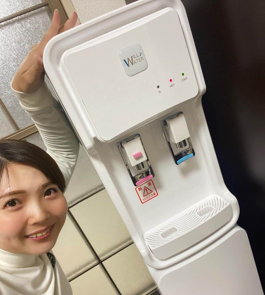 石山千晶さんのインスタグラム写真 - (石山千晶Instagram)「WILL WATER❤️ 念願のウォーターサーバーがお家に🥰 こちらのサーバーは、ボトルやタンク式ではなく、直接水道水をろ過、圧縮しているのでなくなったら取り替え…等の手間もありません‼︎ いつでも新鮮なお水とお湯が出てきます！ とにかく美味しいお水なので、だいっきらいなプロテインを作っても絶品でおどろき🥺 飲む以外にもいろいろな活用法があるのでまたご紹介させていただきますね💓 WILL JAPAN様、ライコムコーポレーション様、本当にありがとうございます✨  #willjapan #willwater #ライコムコーポレーション　#ウォーターサーバーのある暮らし　#最高　#みなさんも是非✨」3月27日 18時17分 - chiaki_ishiyama0428