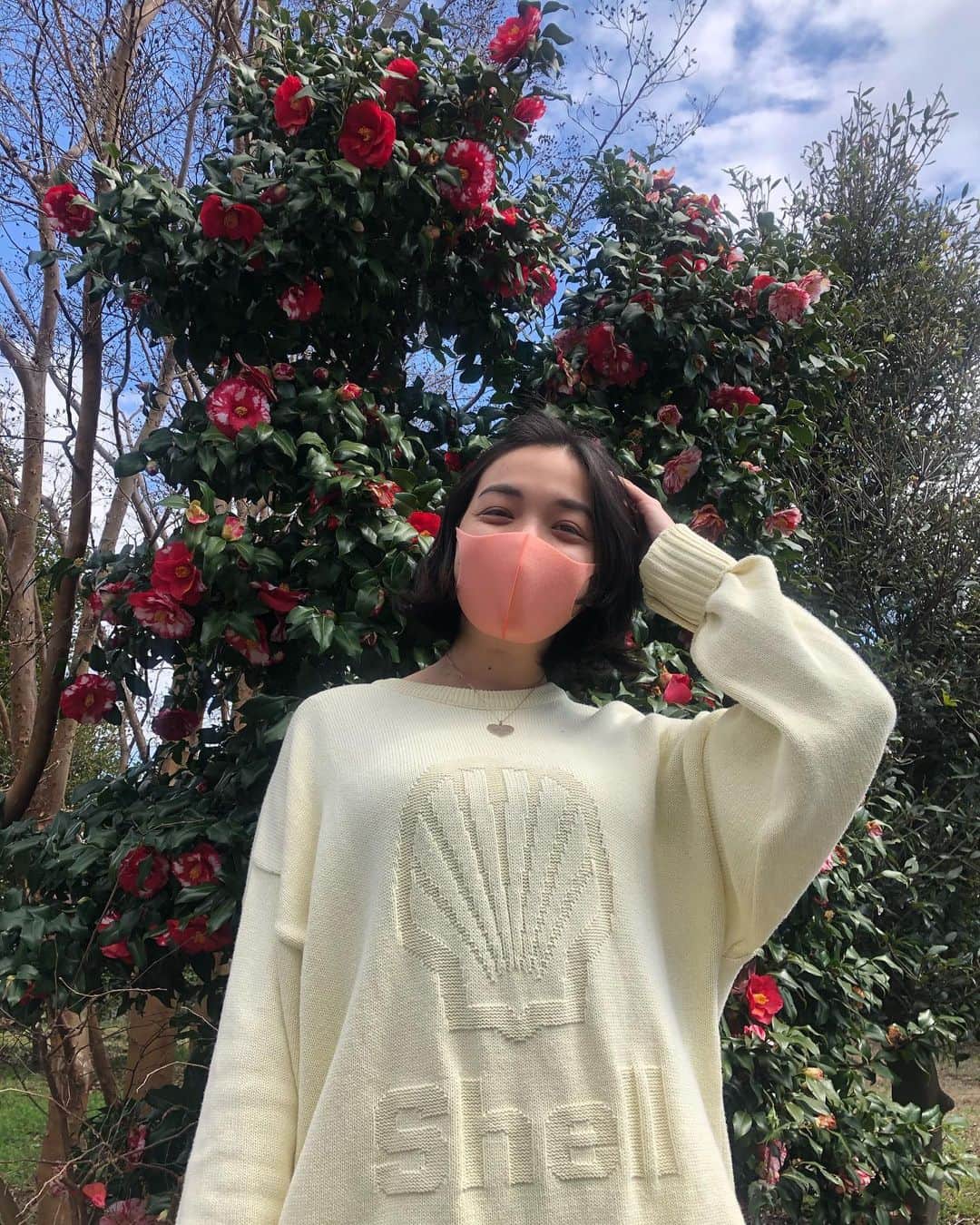 我妻三輪子さんのインスタグラム写真 - (我妻三輪子Instagram)「お散歩行った時の写真を見返して お外に行った気分に🌹  よーく見るとShell、なトップスは大好きな　@wearbear2020 🐚  #stayhome #wagamiwaootd」3月27日 18時26分 - wagamiwa