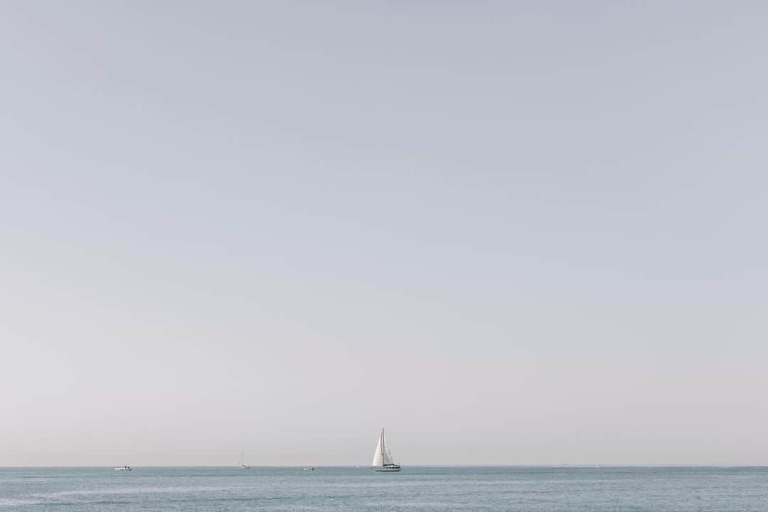 のインスタグラム：「‘Nature is the purest portal to inner-peace.’ - Angie Weiland-Crosby #nature #ocean #sail #peace #sailing」