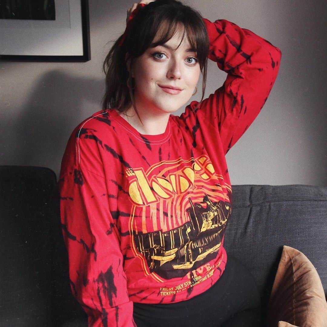 Rebecca Penfoldのインスタグラム：「AD | @fashionnovacurve Hello, I love you 😘 (but only if you stay inside plz) fashionnovapartner 👚 Search: The doors Hollywood bowl long sleeve top  Paid promotion  #AD #curvygirl #curve #curvy #style #fashion #curvyfashion #curvestyle #embraceyourcurves #fashionnova #fashionnovacurve」