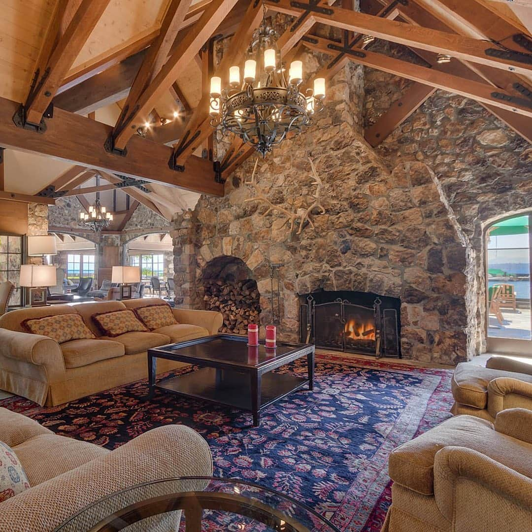 HYPEBEASTさんのインスタグラム写真 - (HYPEBEASTInstagram)「#hypeAF: The Fleur du Lac Estate featured in the cinematic classic ‘The Godfather Part II’ is now up for sale. Located in Lake Tahoe, the 4,200 square-feet space boasts five separate ensuite bedrooms as well as access to all the amenities offered by the community. For more info, head over to @sothebys International Realty’s website where the estate is currently going for $5.5 million USD.⁠⠀ Photo: @sothebysrealty」3月27日 18時41分 - hypebeast