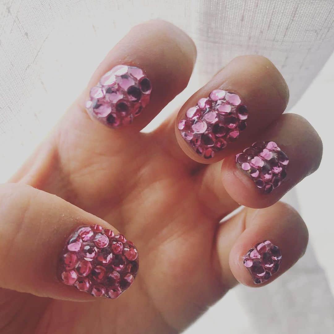 阿部洋子さんのインスタグラム写真 - (阿部洋子Instagram)「👯‍♀️ 最近のネイル。 #pink #nail #gelnails #white #green #yellow #spring  ネイルを変えると気分も変わるね。  #thankyou」3月27日 18時57分 - hirocoring