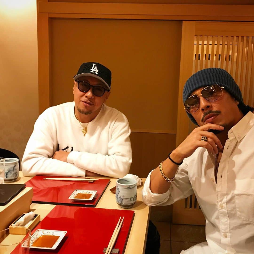 Kayzabroのインスタグラム：「GOとWREPラジオの収録後にAZZURROミーティング #azzurodesign @newest_united_hiphop_store」
