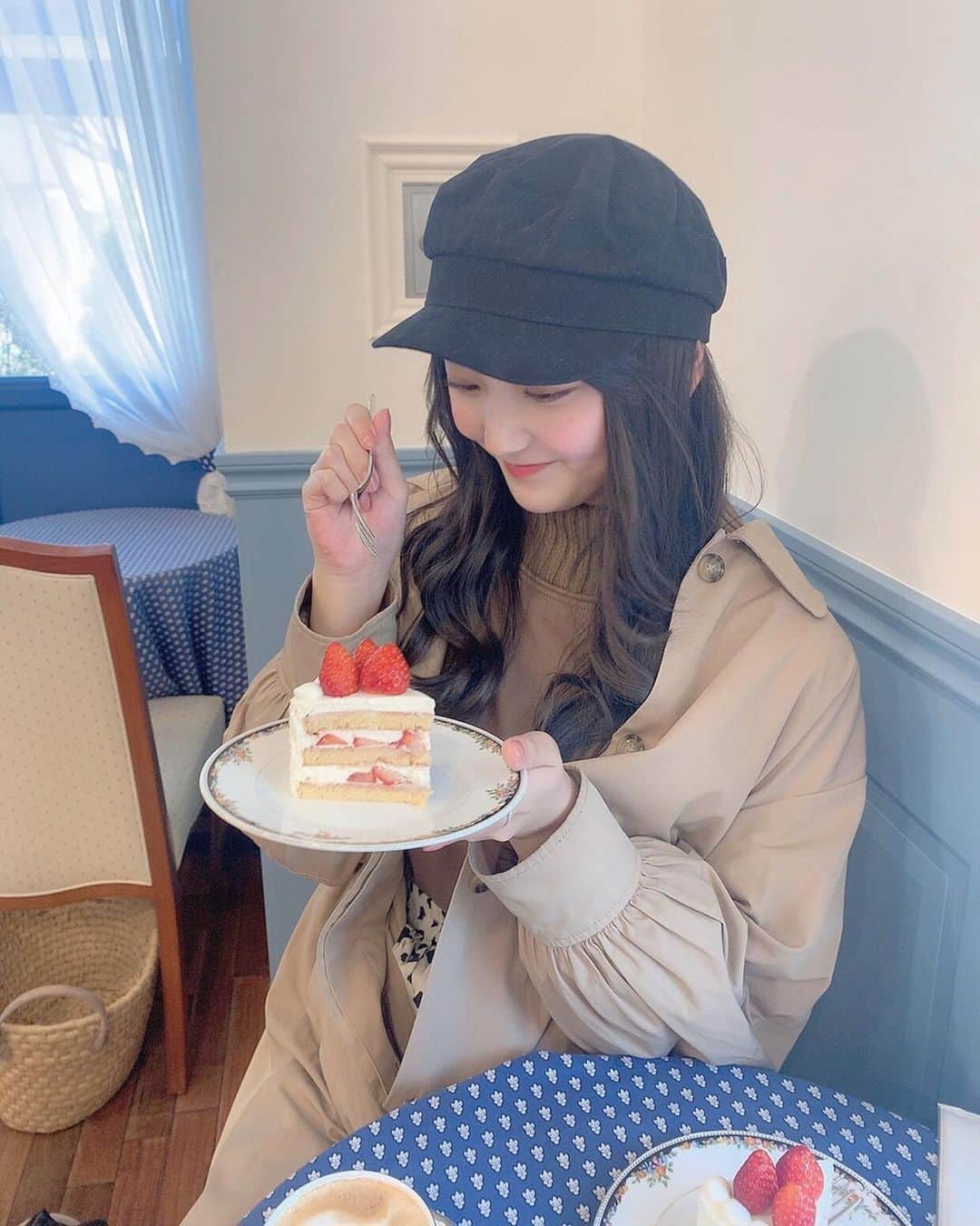 悠花さんのインスタグラム写真 - (悠花Instagram)「ケーキの中で1番好きなのはショートケーキです🍰 ・ ここのお店のショートケーキは日本一おいしいって言われてるらしい！！！ ・ みんなはケーキの中で何が1番好き〜？ ・ #フレンチパウンドハウス#frenchpoundhouse」3月27日 19時15分 - haruka_217_