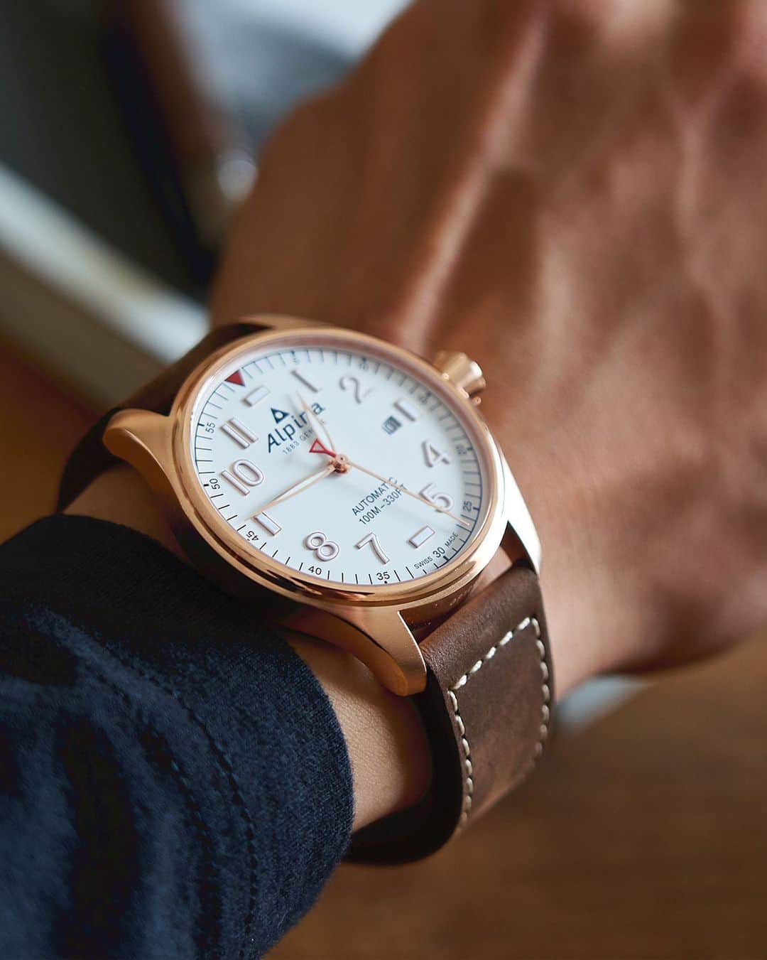 Alpina Watches Japanさんのインスタグラム写真 - (Alpina Watches JapanInstagram)「ㅤㅤㅤㅤㅤㅤㅤㅤㅤㅤㅤㅤㅤ ムードのあるパイロットウォッチが、オフスタイルを品良く格上げ ㅤㅤㅤㅤㅤㅤㅤㅤㅤㅤㅤㅤㅤ 《スタータイマー オートマチック》 AL-525S4S4 ㅤㅤㅤㅤㅤㅤㅤㅤㅤㅤㅤㅤㅤ #Alpina #AlpinaWatchesJapan #swissmade #swisswatch #watch #wristwatch #sportwatch #outdoor #startimer #pilot #automatic #10atm #LeatherStrap #アルピナ #アルピナウォッチ #スイス時計 #時計 #腕時計 #スポーツウォッチ #アウトドア #スタータイマー #パイロット #機械式時計 #自動巻き #10気圧防水 #レザーストラップ」3月27日 19時11分 - alpinawatchesjapan