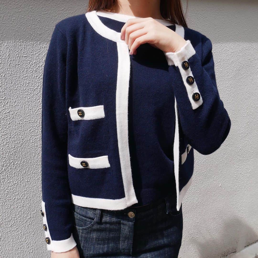 Vintage Brand Boutique AMOREさんのインスタグラム写真 - (Vintage Brand Boutique AMOREInstagram)「Back in stock!!! Vintage Chanel cashmere cardigan and top 2 pieces set. No size description ▶︎Free Shipping Worldwide✈️ ≫≫≫ DM for more information 📩 info@amorevintagetokyo.com #AMOREvintage #AMORETOKYO #tokyo #Omotesando #Aoyama #harajuku #vintage #vintageshop #ヴィンテージ #ヴィンテージショップ #アモーレ #アモーレトーキョー #表参道 #青山 #原宿#東京 #chanel #chanelvintage #vintagechanel #ヴィンテージ #シャネル #ヴィンテージシャネル #シャネルヴィンテージ #amorewardrobe #アモーレワードローブ」3月27日 19時11分 - amore_tokyo
