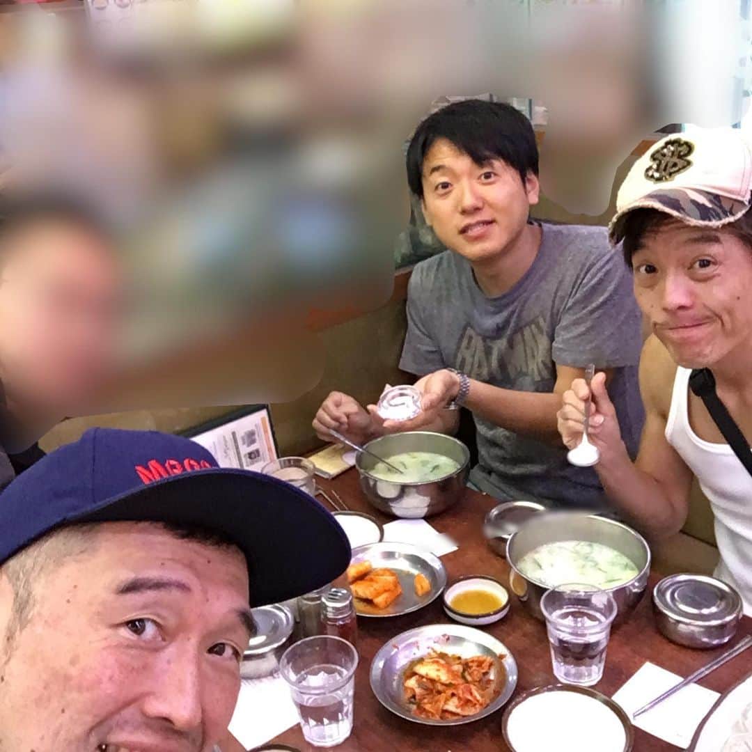 西尾季隆のインスタグラム：「週末の不用不急の外出を控えましょう。 ここを我慢して長続きさせないようにしましょう。 写真撮ってinstaに載せても 『これは外出自粛要請の前です！』 って言い訳しないでいい日が早く来ますように。 早く楽しくみんなでご飯食べたり出かけられますように。 そのために我慢！  ちなみにこれは2016年の夏の写真です。 さがねさんタンクトップでしょ？」