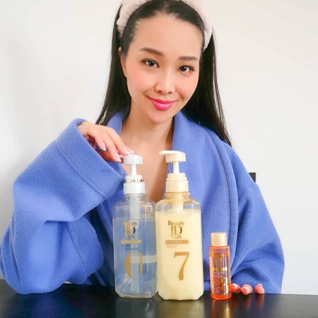 Miyu Toyonagaのインスタグラム：「3月23日に新発売されたLUX @lux_jp_official のヘアケア商品『Beauty iD by LUX』が新登場✨ なんとBeauty iD診断で自分のiDを診断でき、自分好みの髪の仕上がりにカスタマイズできるヘアケアシリーズ。  自分の髪の毛はパサつきが気になり乾燥しやすいので 艶のあるまとまり感が出る「0-7-3」の組み合わせでした🌸 パッケージもサロンに置いてあるようなボトルで好き。  気になる方は楽天で買えるみたいなので、LUXのwebサイトで詳細チェックしてみてね🙏  #ラックス　#LUX #ビューティーiD #mybeautyid #0_7_3 #私の輝き方は私が選ぶ　#シャンプー　#トリートメント　#エッセンス　#カスタマイズヘアケア　#pr #mybeautyid @lux_jp_official」