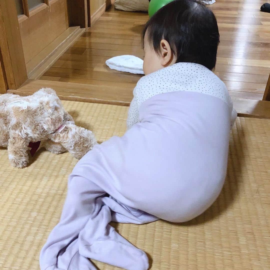 中谷一馬のインスタグラム：「#外出自粛 我が家の #マーメイド は #お家遊び👶 パパは、#緊急経済政策 の策定と #テレワーク 制度づくりに先日は徹夜😓 家族一同、各々の持ち場持ち場で日々精進頑張ります👍」