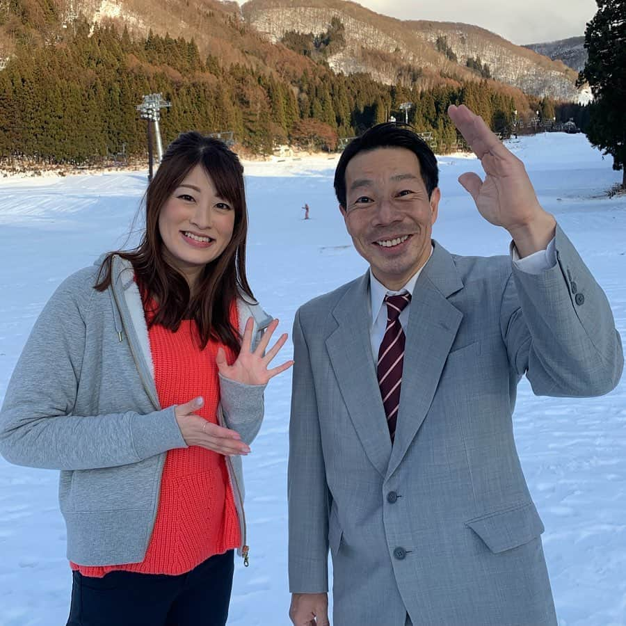 小宮山瑞季さんのインスタグラム写真 - (小宮山瑞季Instagram)「大好きな末吉くんが、あすのこれダネッで、卒業です。 そして、これがテレビ出演最後になります。 いままでの感謝の気持ちを込めて、 末吉くんを送り出そうと思います。 長野県民のみなさん、 １時間どうぞお付き合い下さい。 よろしくお願いします🍓✩°｡⋆ ・ #土曜はこれダネッ #末吉くん #卒業 #graduation #芸能界引退 #ラスト出演 #last #モノマネ #モノマネ芸人 #太田プロ #平泉成 #細すぎて伝わらないモノマネ #卒業式 #みんなに愛される #biglove #ありがとう #泣かないように頑張る #いつものように #笑顔で #smile #信州 #野沢温泉スキー場 #野沢温泉 #nozawaonsen #長野放送 #アナウンサー #小宮山瑞季 #今日のこみぃ」3月27日 10時49分 - komiyama_mizuki