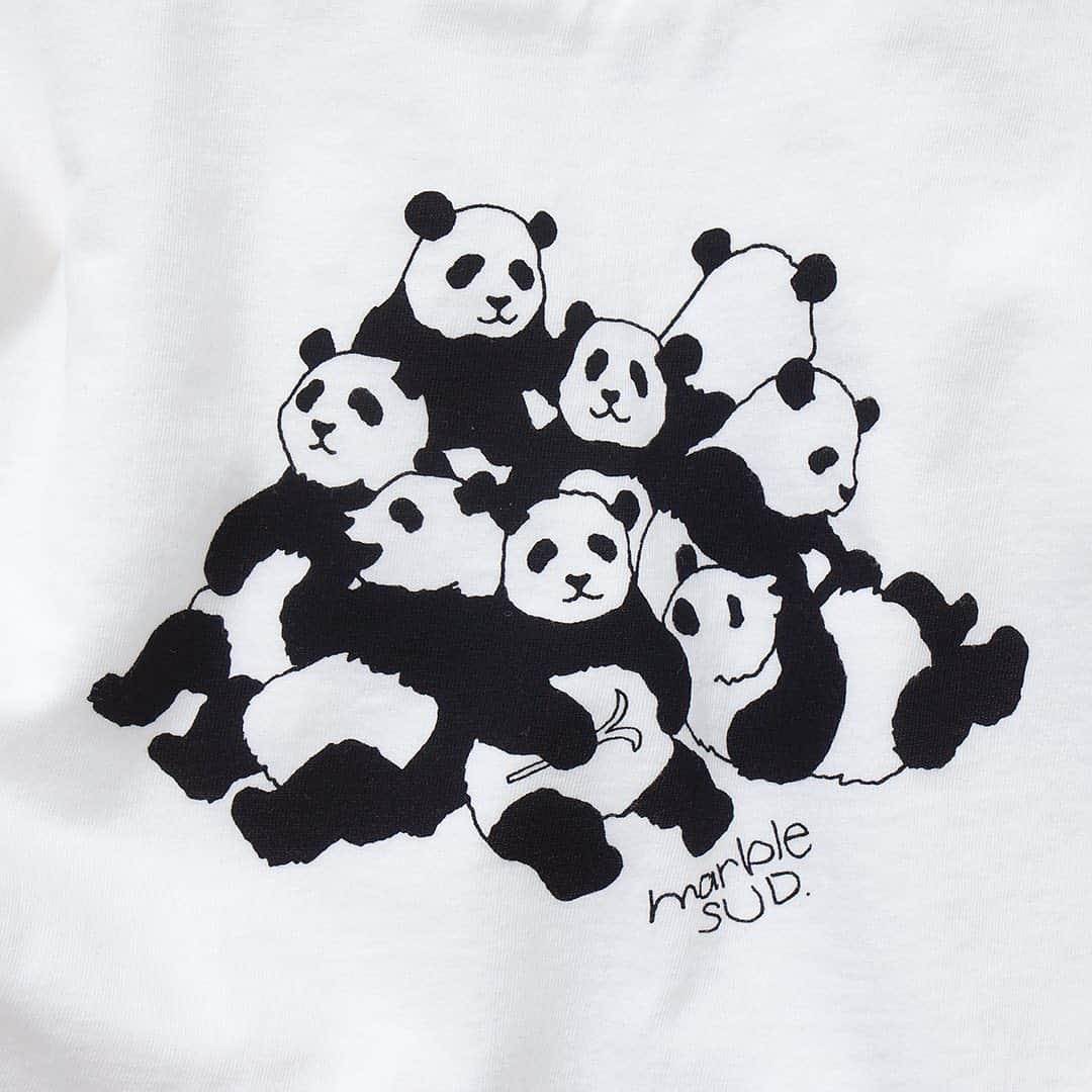 marbleSUD(マーブルシュッド) のインスタグラム：「本日発売！「URBAN RESEARCH DOORS」別注Tシャツは2種類！こちらは、大きな体を寄せあいながらのんびりとくつろぐパンダが描かれた、リラックスムード漂う1枚。」