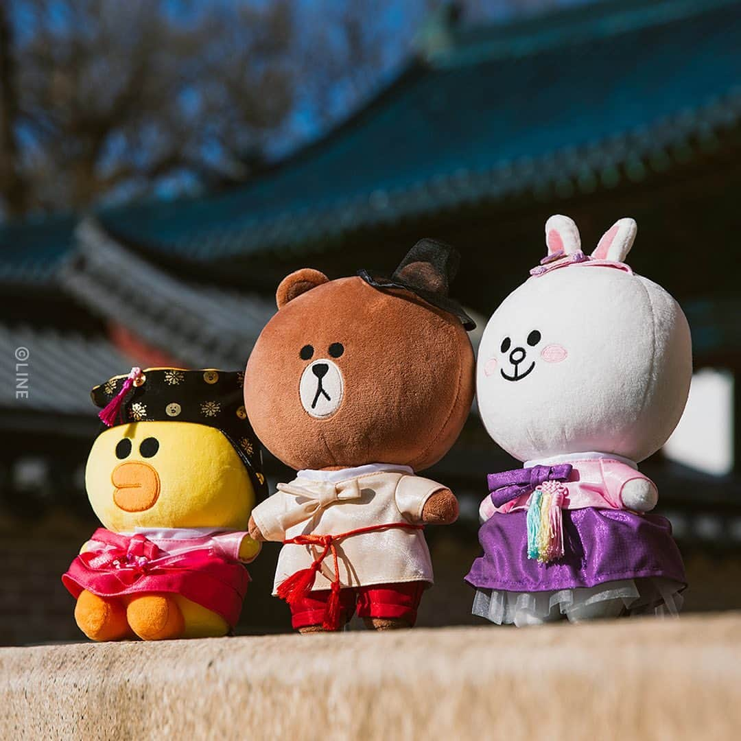 LINE FRIENDS_JPさんのインスタグラム写真 - (LINE FRIENDS_JPInstagram)「ドアを開けて〜 #LINEFRIENDS #韓服 #Edition 3月31日 10:30 Coming Soon ​ 詳細はLINE FRIENDSグローバルストアで 👉https://lin.ee/78GKG9P ​ #BROWN #SALLY #CONY」3月27日 11時00分 - linefriends_jp