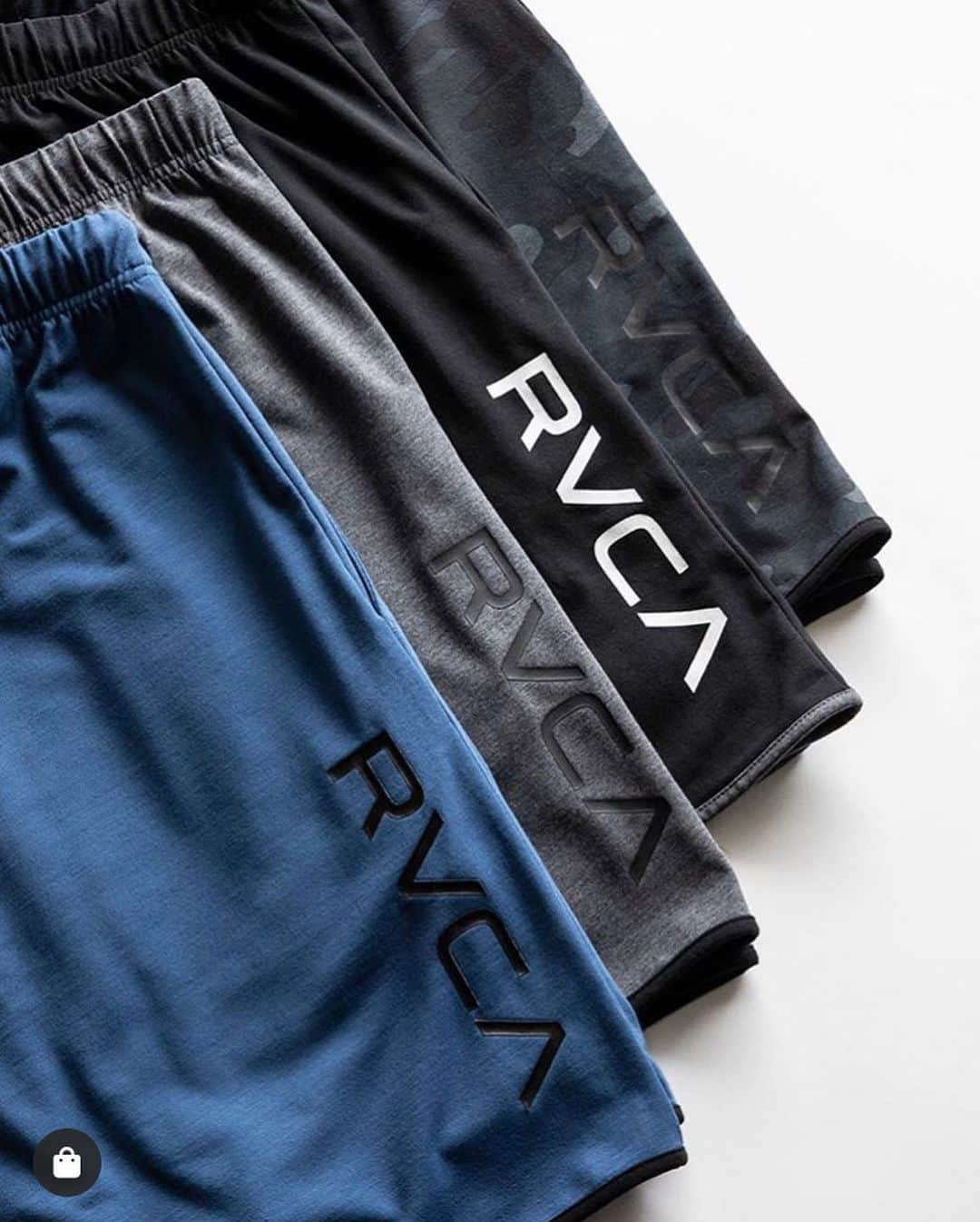 RVCA Japanさんのインスタグラム写真 - (RVCA JapanInstagram)「“SPORT SHORT III” || スポーティなスタイルで動きやすい @rvcasport アイテム。ポリエステル92％&ポリウレタン8％素材で、軽く機能性に優れたショーツ || #RVCA #rvcasport #rvcajapan」3月27日 11時09分 - rvcajapan