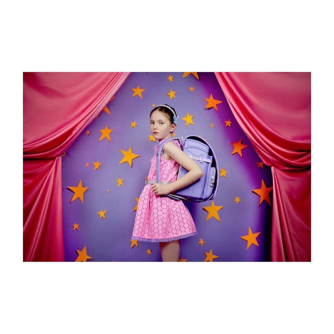 のインスタグラム：「. . 🎒 . いよいよ明日3月27日より🌈 2021年入学モデル★ランドセル 展示&ご予約会がスタートします🎒💖 今年は学習院モデルに加えて よりコンパクトなフォルムのキューブタイプが新登場‼️ ご試着もできますので ぜひご家族みなさまで見にこられてくださいね🌟 【本館５階フェフェ】 #福岡パルコ#福岡PARCO#フェフェ#フェフェランドセル」