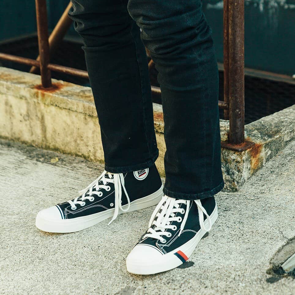prokeds_jpのインスタグラム：「. 長い歴史をもつスニーカーブランドKedsからバスケットなどのアスレチック仕様として 生まれたPRO-Keds。本作は当時の伝説的バスケットプレーヤーが履いていた事でも有名な、ロイヤルシリーズ1960-70年代の名作、ROYAL AMERICA HI。世界的な定番モデルは、ぜひ自身のコレクション加えてほしい。  PRO-Keds ROYAL AMERICA ロイヤルアメリカ  #プロケッズ #ロイヤルアメリカ #シューズ #スニーカー #prokeds #royalamerica #kicks #shoes #sneaker #sneakers #fashion #instafashionista」