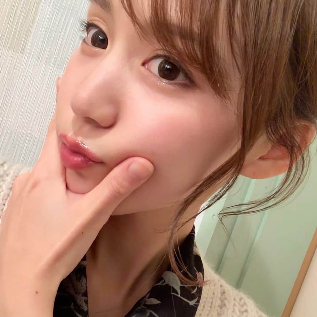 のインスタグラム：「京都で美容系撮影 美容大好きだから嬉しいな😆❤️ ． 最近は毛穴ケア研究中です🧪🧫💚 写真は昨日の、うるうるリップが主役💄」
