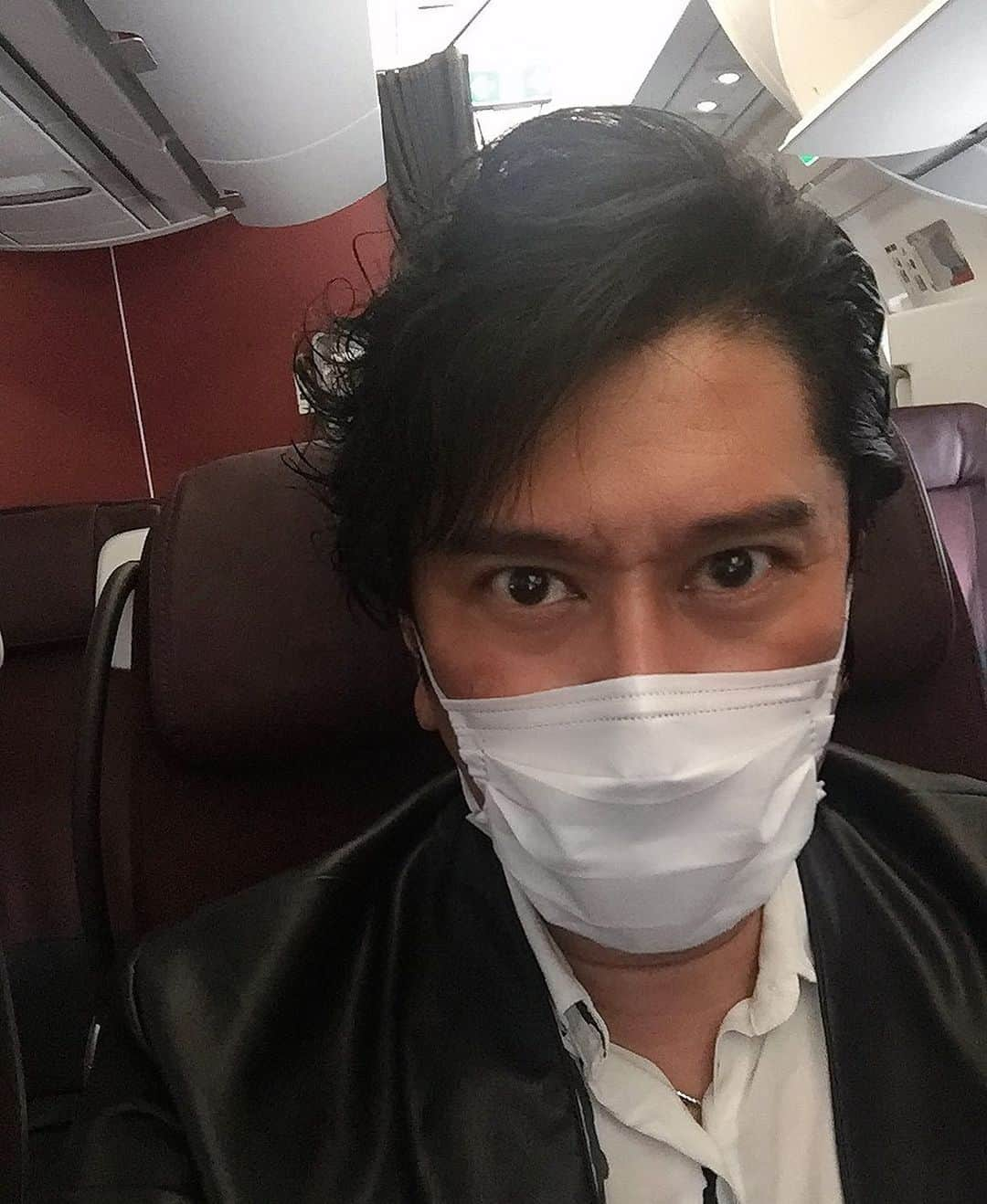 川崎麻世さんのインスタグラム写真 - (川崎麻世Instagram)「九州番組ロケ行って来まーす✈️ あちらは雷雨らしい☔️⚡️ ロケはびしょ濡れだな💦 びしょ濡れだよ。 美女濡れじゃないよ💦」3月27日 12時12分 - mayokawasaki