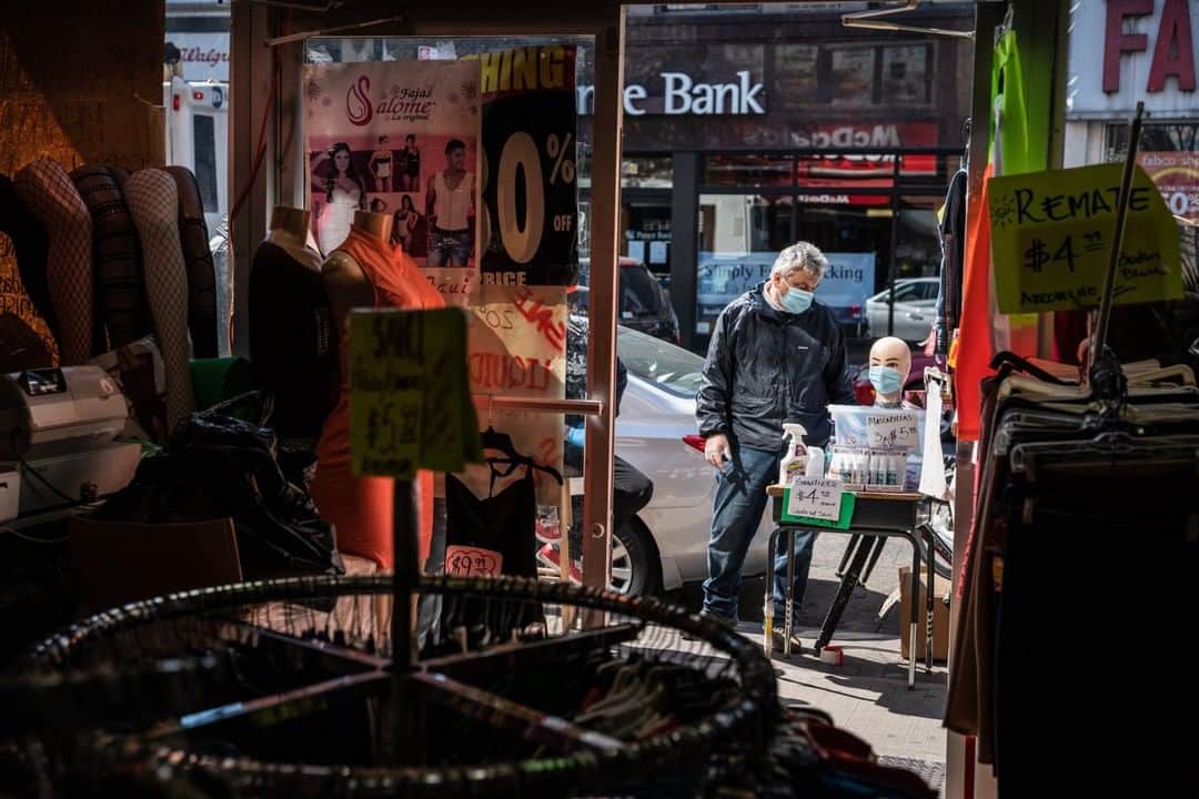 ナショナルジオグラフィックさんのインスタグラム写真 - (ナショナルジオグラフィックInstagram)「Photo by Juan Arredondo @juanarre | Hussein Ali, 54, sells face masks and hand sanitizers outside his clothing store in Jackson Heights, Queens. For more coverage of the COVID-19 crisis in NYC follow me @juanarre. #COVID19 #NYC」3月27日 12時32分 - natgeo