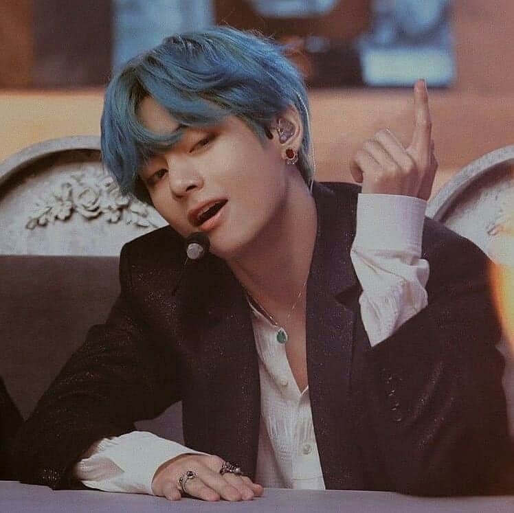 ユ・スンホのインスタグラム：「HIS ENTIRE EXISTENCE SHOULD BE NAMED PERFECT! 😫💜 ⠀⠀ ⠀⠀ - not my edits so ctto [ #bts #btscomeback #btsblackswan #blackswanbts #btskimtaehyung #btstae #btstaehyung #taehyungbts #taebts #kimtaehyungbts #kimtaehyung #taehyungkim #taehyung #btsv #vbts #v #bts_taehyung #btsmapofthesoul #btsmapofthesoul7 #taehyungpics #taehyunghot #hottaehyung #sexytaehyung #taehyungsexy #mapofthesoul7 #btson #onbts #v_bts #bts_v #taehyung_bts ]」