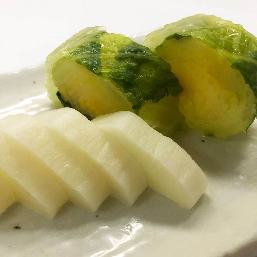 のインスタグラム：「. 季節の漬物 「串タロー×漬物のプロ」とのコラボ！ . 糖しぼり大根漬け  白菜麹漬け . 素材のうまみを引き出した串タローオリジナル漬物 . URLはこちら @kushitarou_official . #串タロー #季節の漬物 #糖しぼり大根 #麹漬け #コラボ」