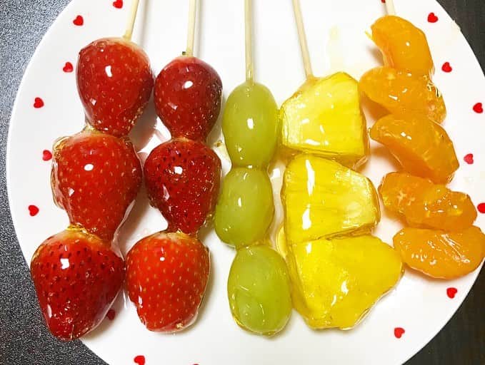 ときさんのインスタグラム写真 - (ときInstagram)「流行りのフルーツ飴🍓🍇🍍🍊 初めてのわりには上手く出来た☺️💓 フルーツってなんでこんなに可愛くて美味しいんだろう🥰✨ ・ ・ ・ #フルーツ飴 #流行り #インスタ映え」3月27日 13時51分 - toki_ringomusume