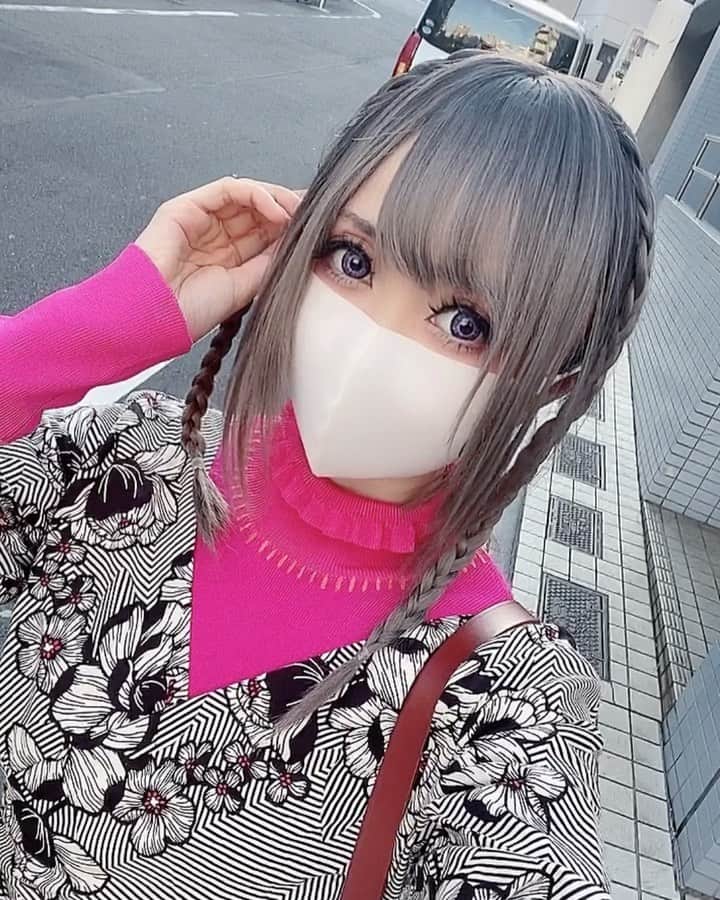 のインスタグラム：「マスクしてるよ😷🍃🌸花粉症だよ ツイートはこちら💁‍♀️ https://twitter.com/chamomi017/status/1242720321226059777?s=21 #さくらの日 #さくら #桜の日 #sakura #桜 #おでかけ  #私服 #ブロンプトンバッグ  #fashion  #fashionista  #fashiongram  #fashionblogger  #coser #cosplayer #cosplaygirl  花粉症におすすめのお薬などありますか？風が強い日は目が痒くてくしゃみが出てしまう😢🍃🤧🌪😷 DREPALに作品upしてます！ 『印旛沼サンセットヒルズへの道とブロンプトン』/カモミール https://drepal.com/link/a/71030 ドリパルも見てね✏️ いろんな写真をアルバム形式で投稿してるよー！」
