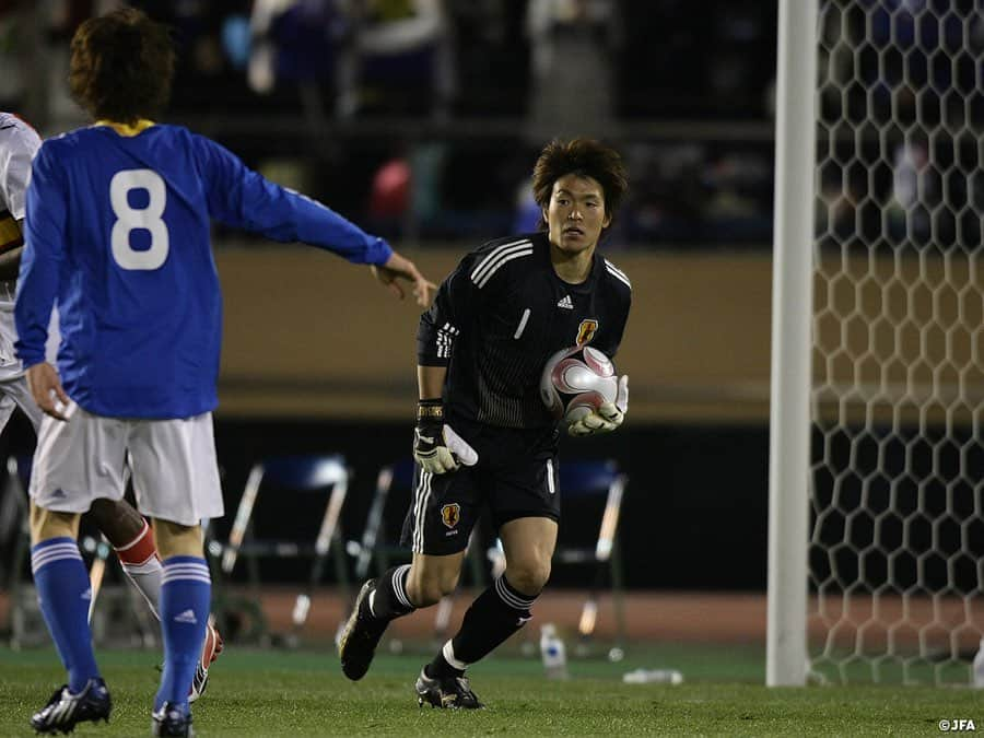 日本サッカー協会さんのインスタグラム写真 - (日本サッカー協会Instagram)「【#OnThisDay】2008.3.27🔙 ・ 国際親善試合 #U23日本代表 1-1 アンゴラ 📍国立競技場 ⚽豊田陽平 ・ #反町康治 監督率いるU-23日本代表。8月の #北京オリンピック 本大会に向け、新たなスタートを切った試合となりました。 ・ GK #西川周作 DF #伊野波雅彦 #細貝萌 #青山直晃 ⇒83' #田中裕介 #長友佑都 #森重真人 MF #青山敏弘 ⇒74' #中山博貴 #上田康太 #梅崎司 ⇒71' #香川真司 FW #豊田陽平 ⇒67' #興梠慎三 #李忠成 ⇒88' #岡崎慎司 ・ #jfa #daihyo」3月27日 13時48分 - japanfootballassociation