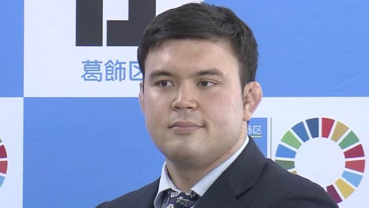 のインスタグラム：「・ 男子100キロ級代表に内定している #ウルフアロン 選手（24・了徳寺大職）が26日、 出身地の東京都 #葛飾区 の トップアスリート認定式に出席🇯🇵 ・ 東京五輪の1年程度の延期が決定し、 他競技がすでに代表の再選考をしない姿勢を見せる中、「早く判断して欲しい。」と声をあげました。  ウルフアロン選手 「もともと2020年東京オリンピックという大会なので、2020年までに一番強かった選手を出すのがセオリー。自分がもし代表から漏れている選手だったら、そこから代表になりたいとは思わない。」 ・ #テレビ東京 #柔道 #AaronWolf  #Tokyo2020 #Judo #葛飾区のおすすめスポット」