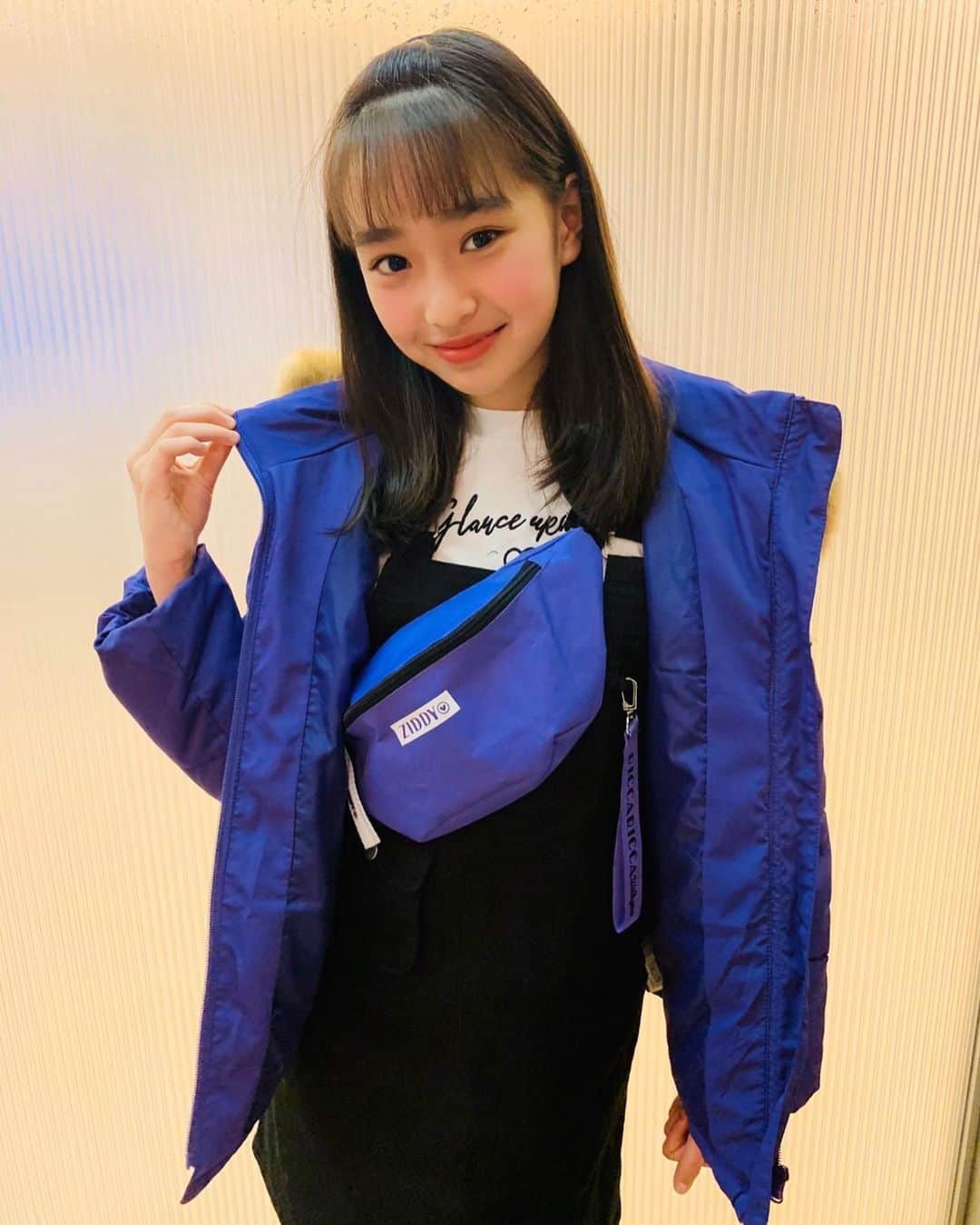 ニコ☆プチのインスタグラム：「﻿ ﻿ ﻿ 今日もプチモのふろくのつかいかたを紹介！﻿ ﻿ ﻿ 今日は、マイ🍓﻿ ﻿ 4月号の付録は、可愛いパープルのウエストポーチ💜﻿ ZIDDYのロゴが凄く可愛いくてお気に入りです😆💕﻿ 軽くて折りたたんでも、持ち歩けるし、﻿ 私は、コスメ/ブラシ/飴🍬/スマホ📱/などを入れたよー！いっぱい入るからすごく便利‼﻿ ﻿ ﻿ #ニコプチ﻿ #ニコプチふろく﻿ #プチモのふろくの使い方﻿ #ニコプチふろくのある生活﻿ #付録バッグ﻿ #ジディー﻿ #ZIDDY﻿ #ふろく﻿ #藤岡舞衣」