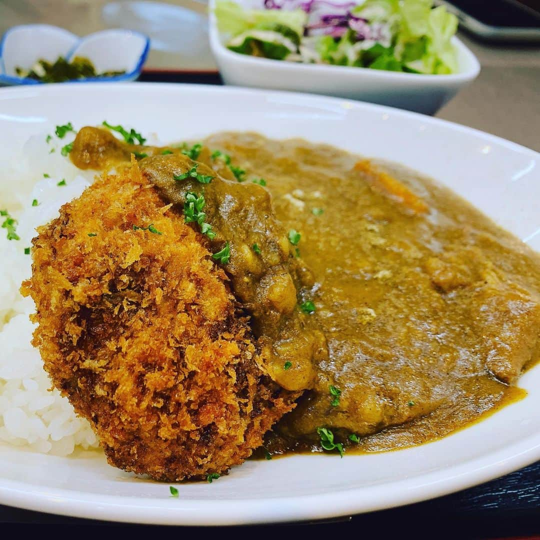 HIROさんのインスタグラム写真 - (HIROInstagram)「ランチ🤩ランチ🤩本日の定食🥳 #ゴロゴロ野菜入り牛スジカレー #ランチ #昼ごはん #カレー #和歌山県 #和歌山市 #和歌山グルメ #グルメ」3月27日 15時17分 - hiro19770420