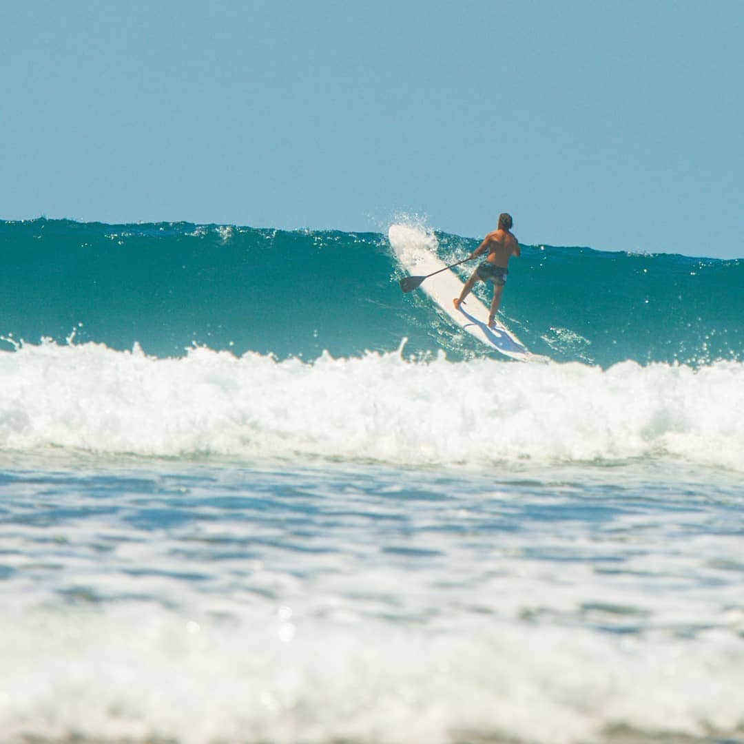 マヌー・ベネットさんのインスタグラム写真 - (マヌー・ベネットInstagram)「Houston! Ready for Lift Off!!! Facing some nice walls at Jaco Beach, Costa Rica #sup #puravida #costarica🇨🇷 Photo by my buddy @if_films」3月27日 15時36分 - manubennett