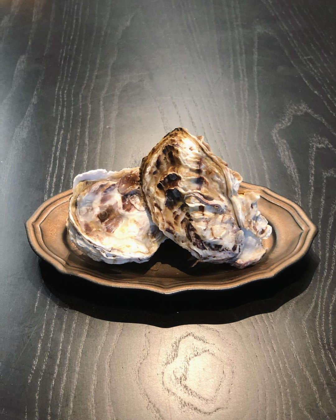 天谷宗一郎さんのインスタグラム写真 - (天谷宗一郎Instagram)「殻付き牡蠣。 今の時期は春牡蠣と言ってとても味が濃いです。 今から家でチンします。  #殻付き牡蠣 #春牡蠣 #今が旬 #楽しみ #大好物 #天谷宗一郎」3月27日 15時29分 - soichiroamaya