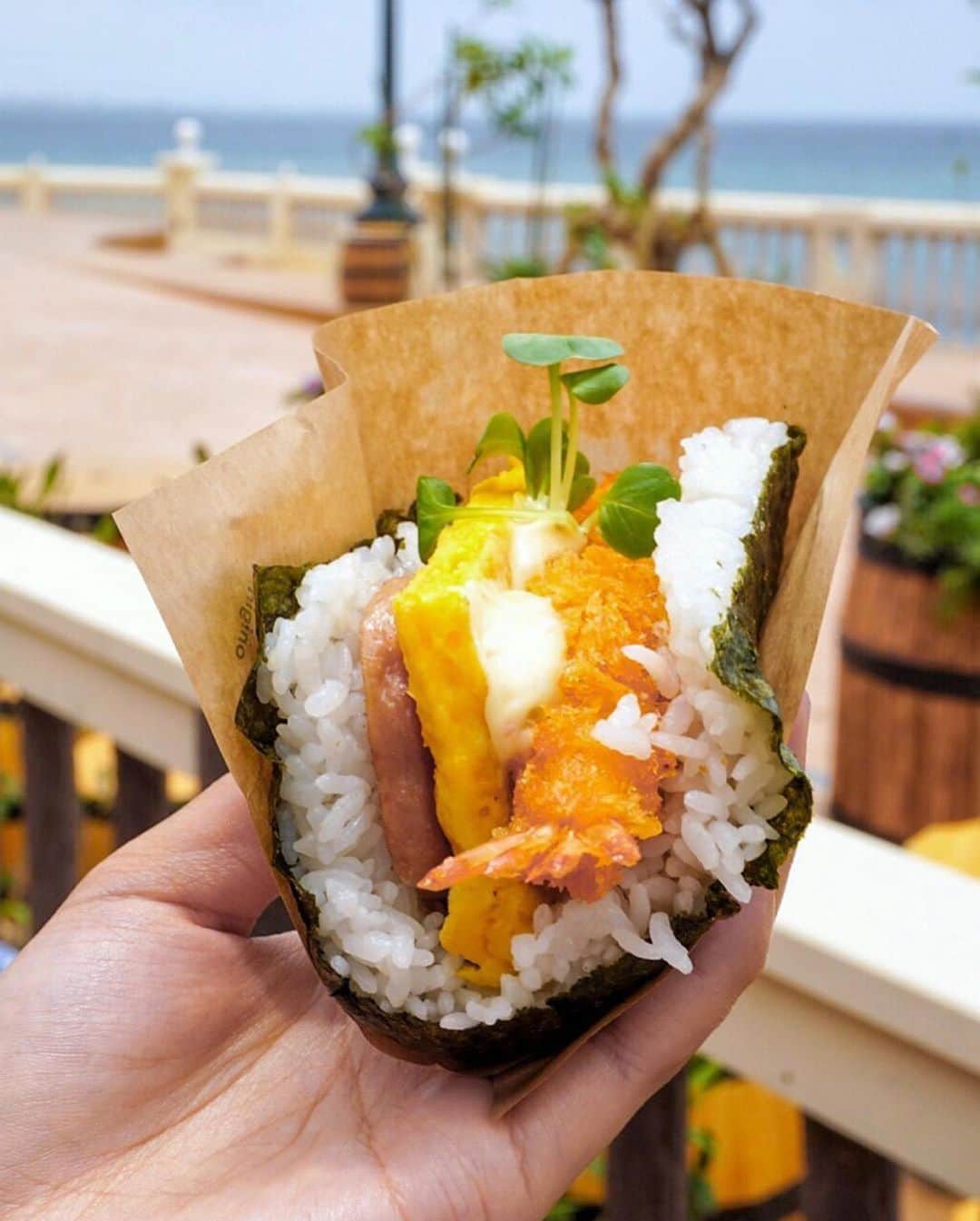 Be.okinawaさんのインスタグラム写真 - (Be.okinawaInstagram)「Can't help but drool over these incredible spam and egg riceballs! You can find various food shacks offering riceballs with their own unique fillings! 📷:@nomsofvan  #porkegg #okinawafood #豬肉蛋飯糰 #沖繩料理 #스팸 #오키나와요리 #ポークたまご #沖縄料理 #riceball #soulfood #beokinawa #visitokinawa」3月27日 16時00分 - visitokinawajapan