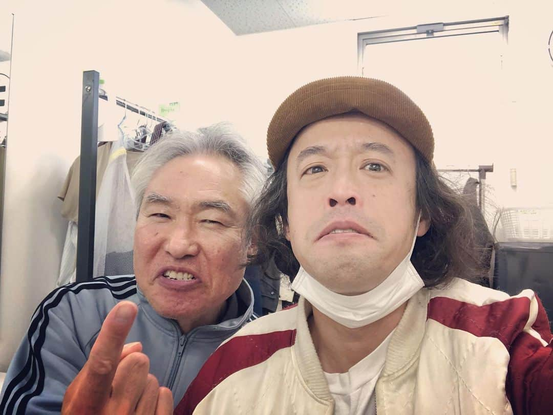 やついいちろうさんのインスタグラム写真 - (やついいちろうInstagram)「ウエストサイドストーリーseason3の稽古を毎日粛々と。合間にモロ師岡さんとお喋り。昔のストリップ小屋での修行話面白い。」3月27日 16時25分 - yatsuiichiro