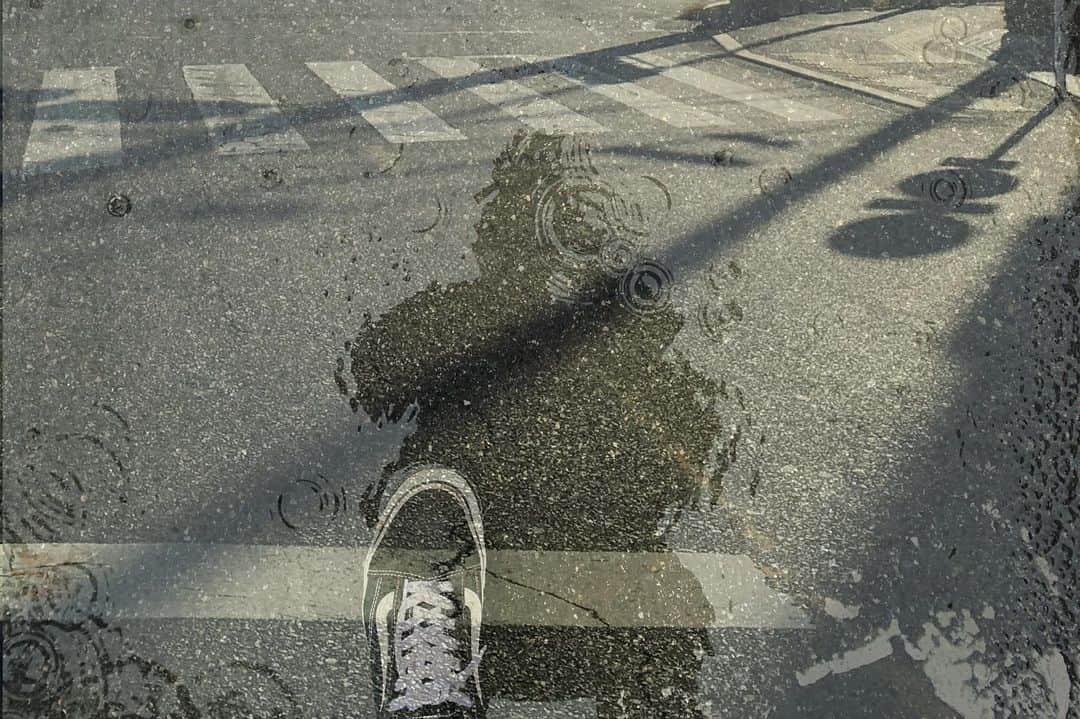 spatulaのインスタグラム：「・ 晴れ☀︎心は雨…☔︎ ・ ・ ココロウラハラ… ・ ・ 「heart is contrary」 ・ ・ (￣^￣)ゞビゴッ☀︎☔︎☀︎→」